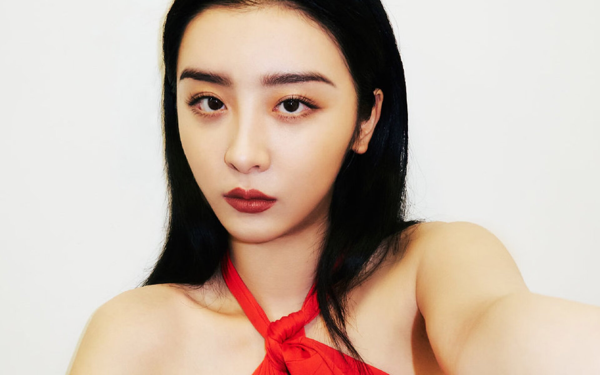 76人中锋在对抗训练中完成强硬封盖引爆全场，76人三大中锋