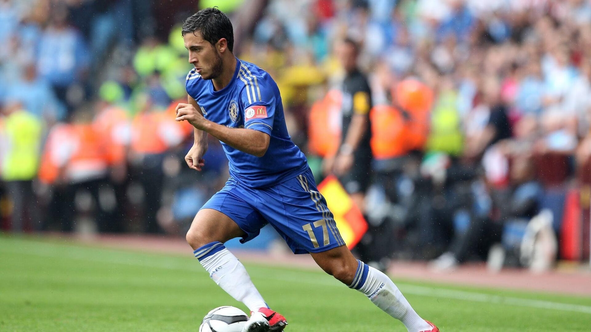 库里支持小球员参赛鼓励敢打敢拼，库里鼓励队友